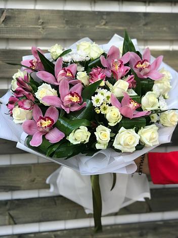 Букет цветов из: Розы и Хризантемы в Большое Нагаткино