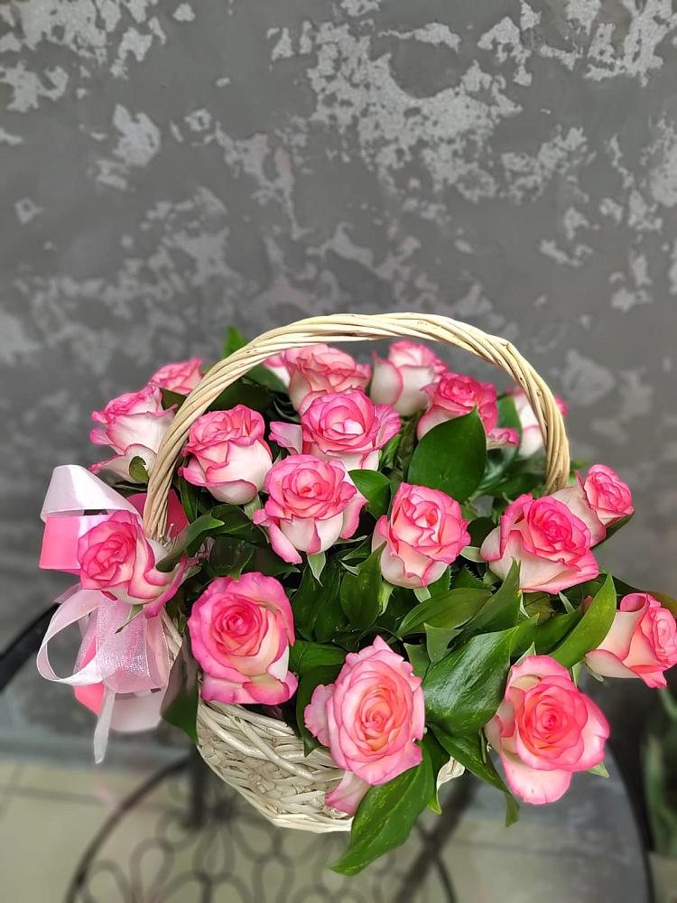 Цветочная композиция из Розы в корзине в Большое Нагаткино