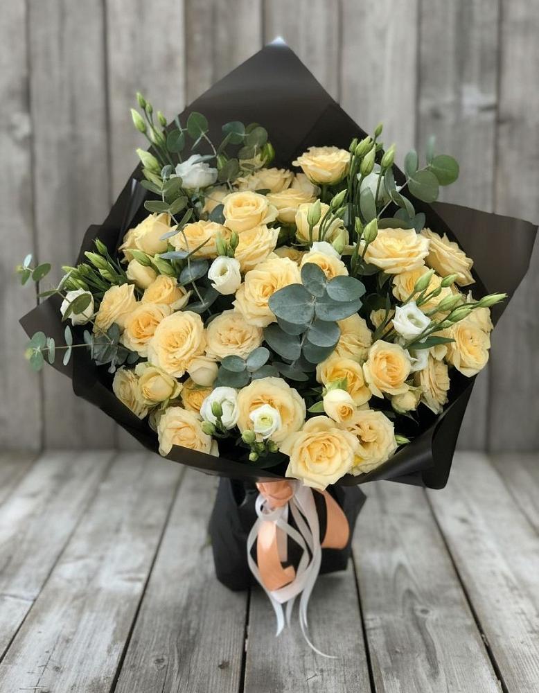 Букет цветов из: Розы и Лизиантусы в Большое Нагаткино