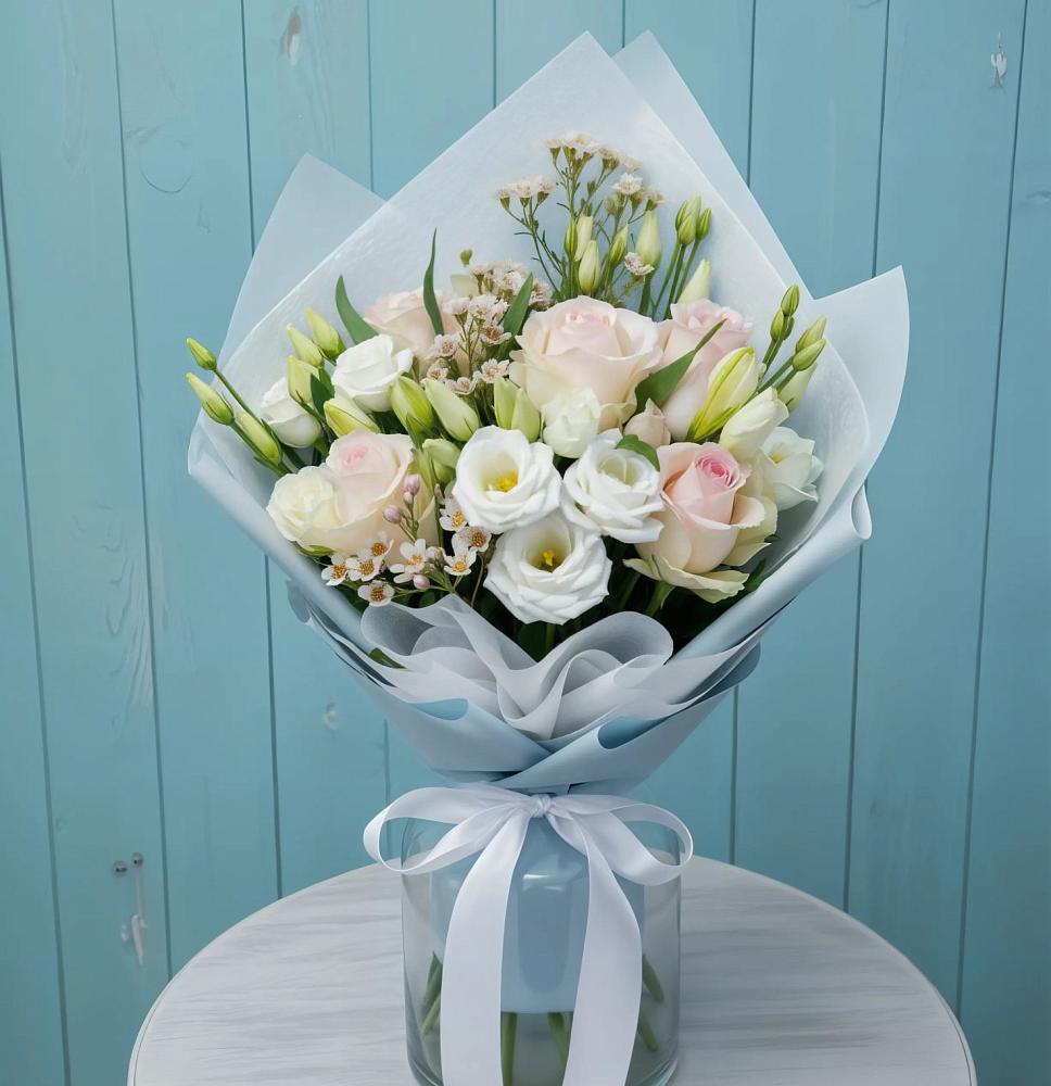 Букет цветов из: Розы и Лизиантусы в Большое Нагаткино