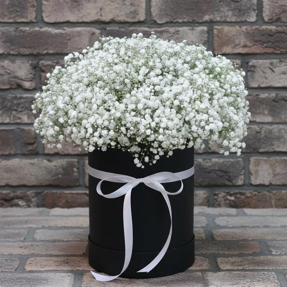 Цветочная композиция из Гипсофила в шляпной коробке в Большое Нагаткино