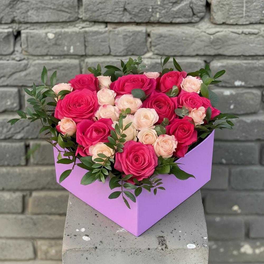 Цветочная композиция из Розы в коробке в Большое Нагаткино