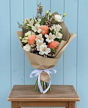 Букет цветов из:  Альстромерии, Лизиантусы, Розы и Хризантемы в Большое Нагаткино