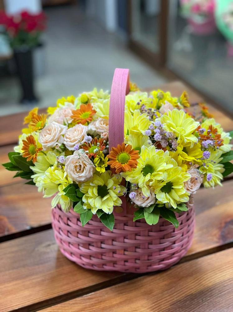 Цветочная композиция из Хризантемы и Розы в корзине в Большое Нагаткино