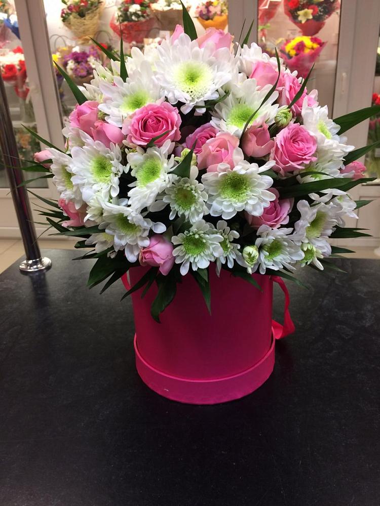 Цветочная композиция из Розы и Хризантемы в шляпной коробке в Большое Нагаткино