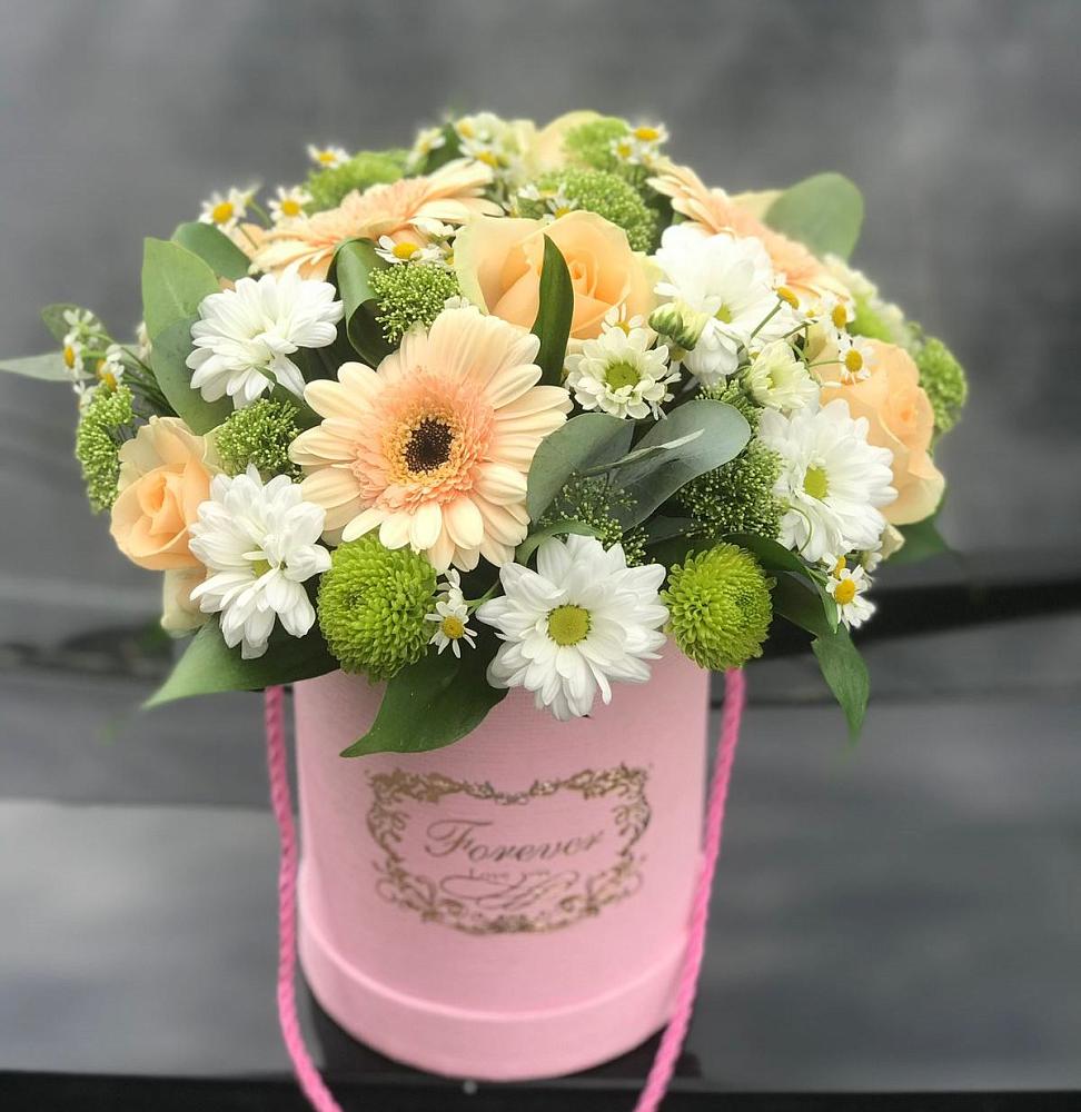 Цветочная композиция из Розы, Герберы и Хризантемы в шляпной коробке в Большое Нагаткино