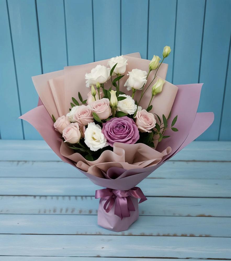 Букет цветов из: Розы и Лизиантусы в Большое Нагаткино